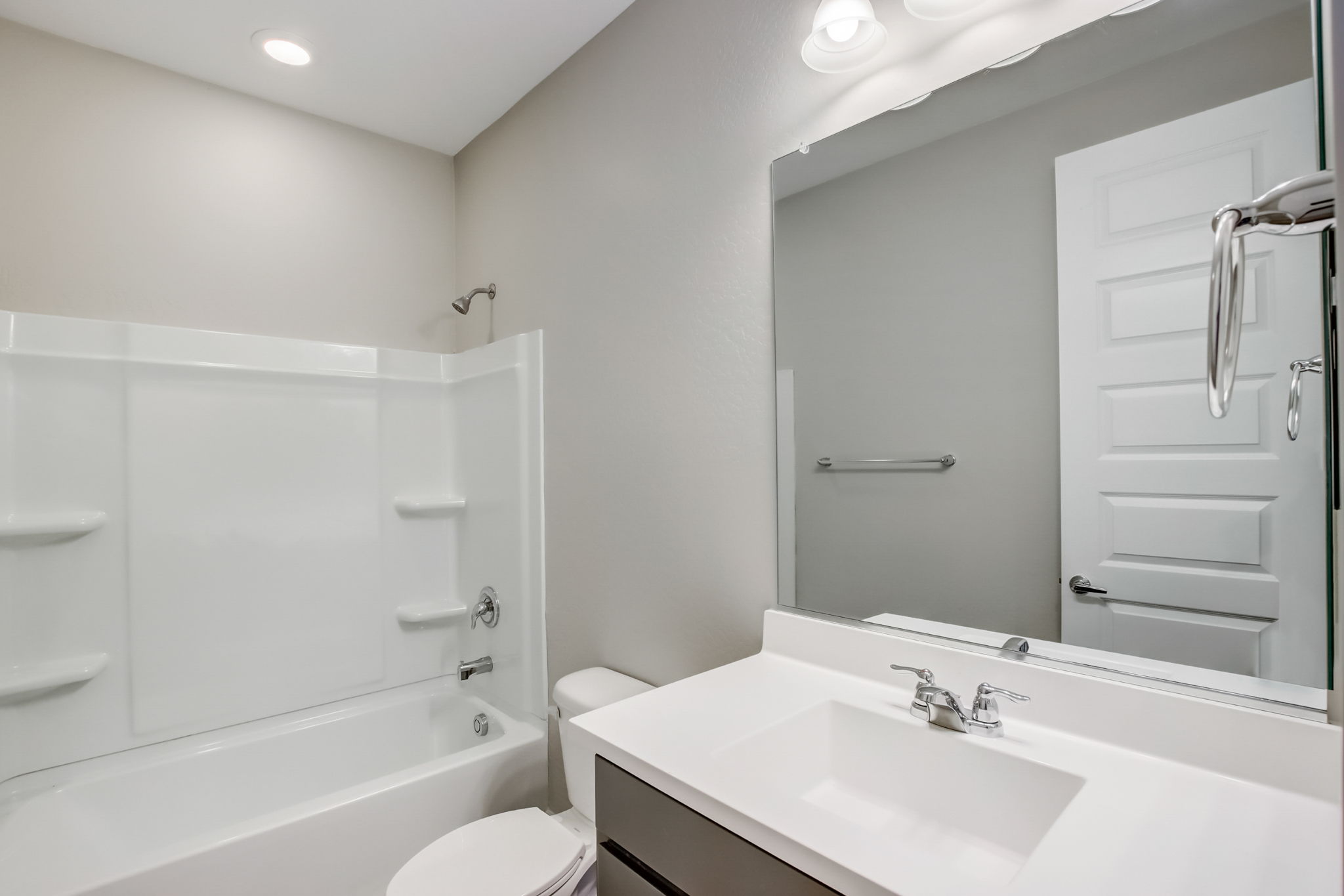 W Gross Ave-022
