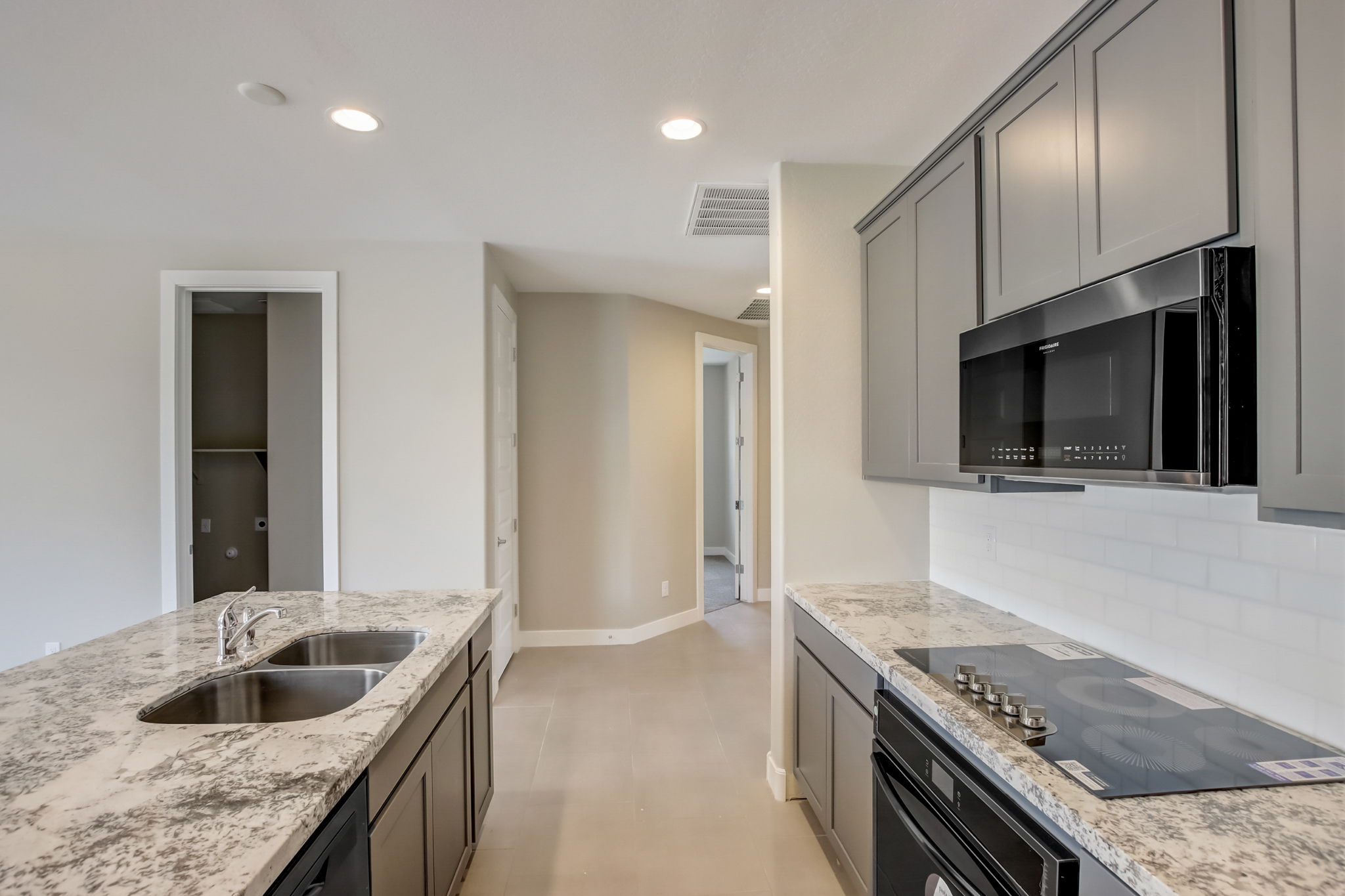 W Gross Ave-018