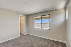 W Gross Ave-029