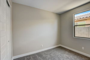 W Gross Ave-024