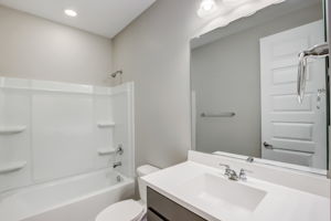 W Gross Ave-022
