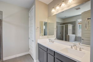 W Gross Ave-030