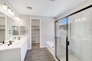 W Gross Ave -021
