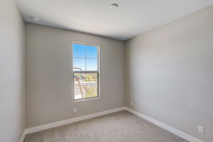 W Gross Ave -014