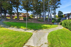 043_F8_2419 Rowntree Way