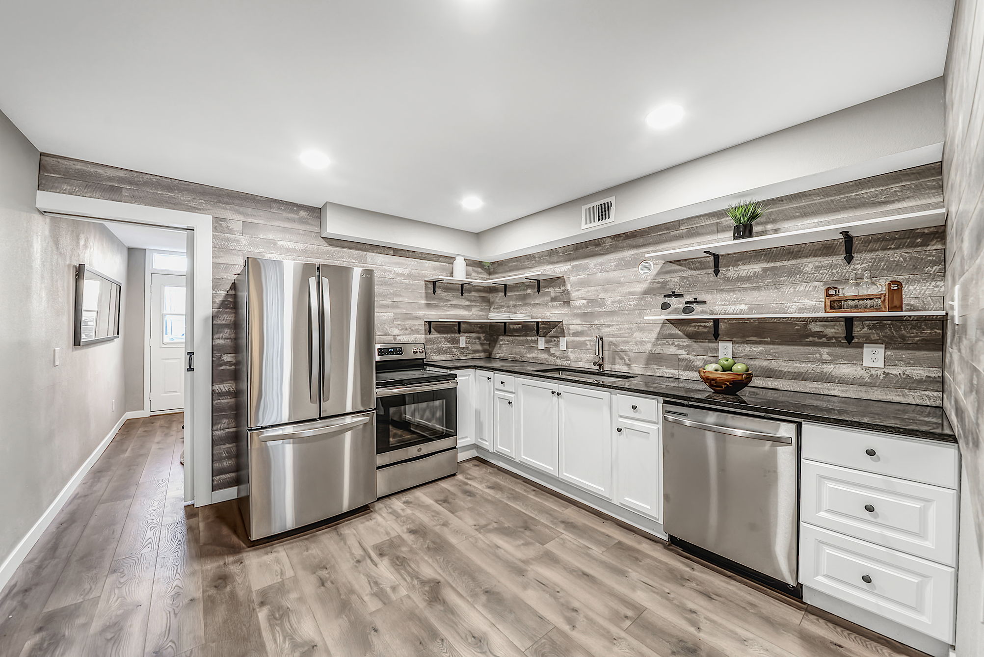 2419 W Caithness Pl, Denver, CO 80211 VirtuallySold®