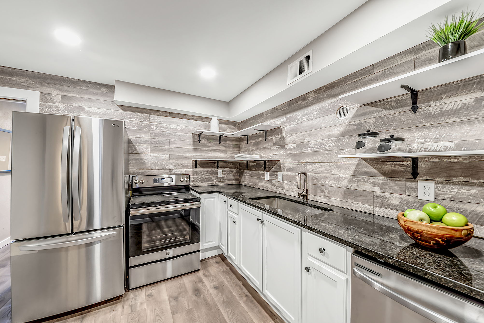 2419 W Caithness Pl, Denver, CO 80211 VirtuallySold®