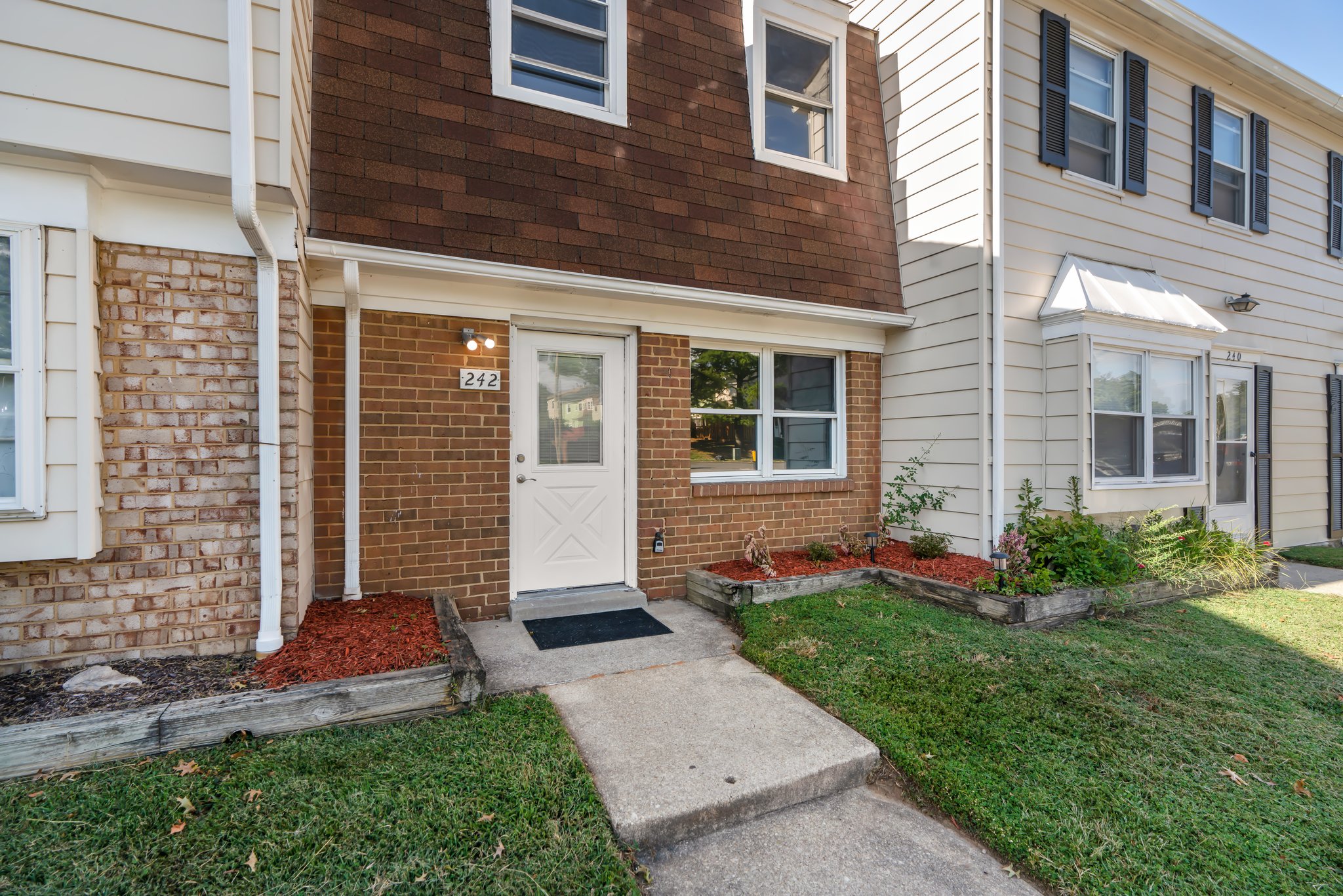 04. Front exterior .jpg