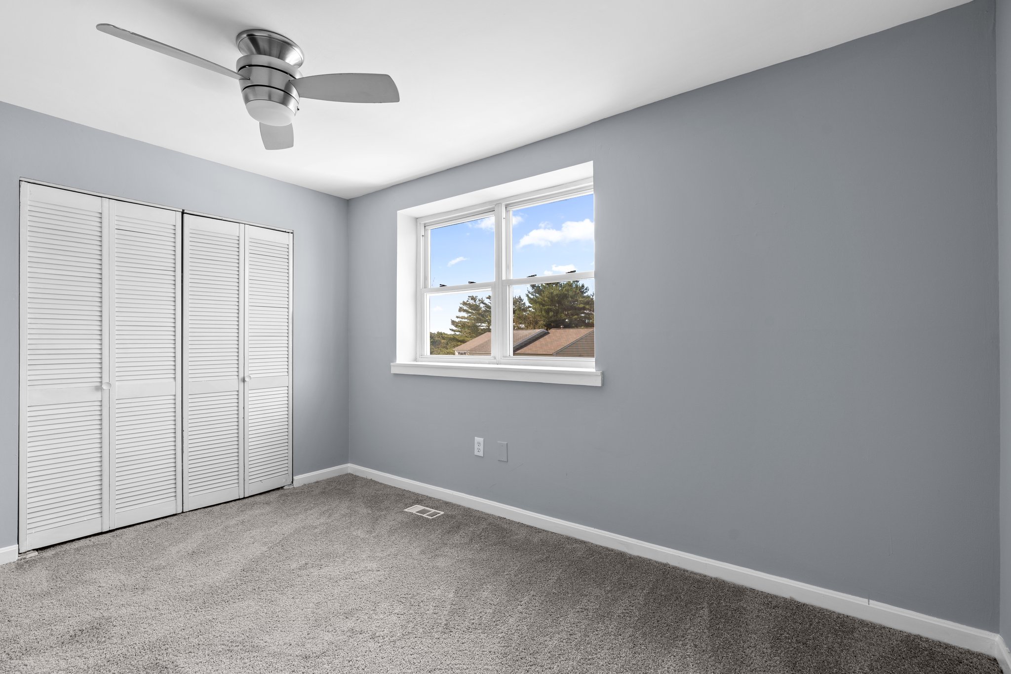 24. Upper bedroom.jpg