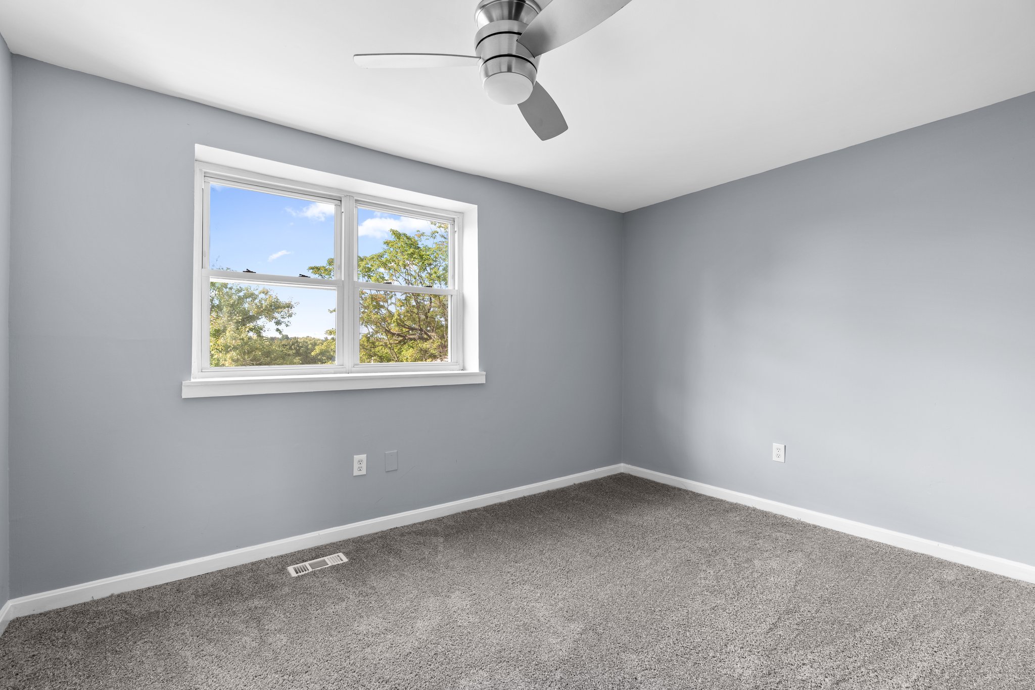 23. Upper bedroom.jpg