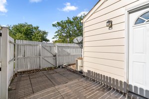 26. Back exterior.jpg