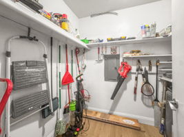 BR2 Closet - IMG_2002