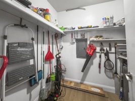 BR2 Closet - IMG_2002