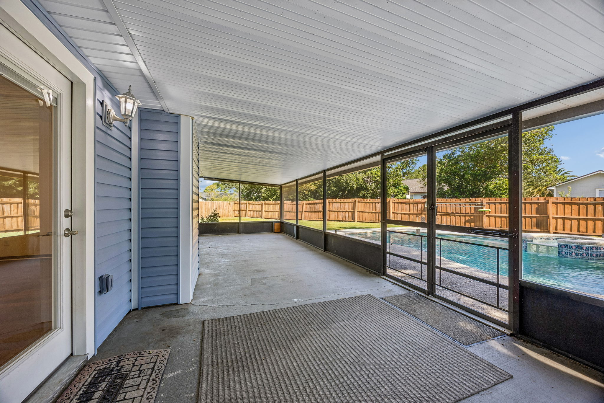 Screened-in Porch