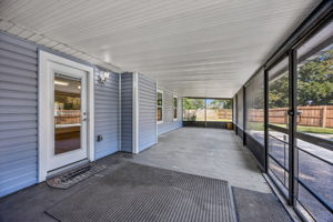 Screened-in Porch