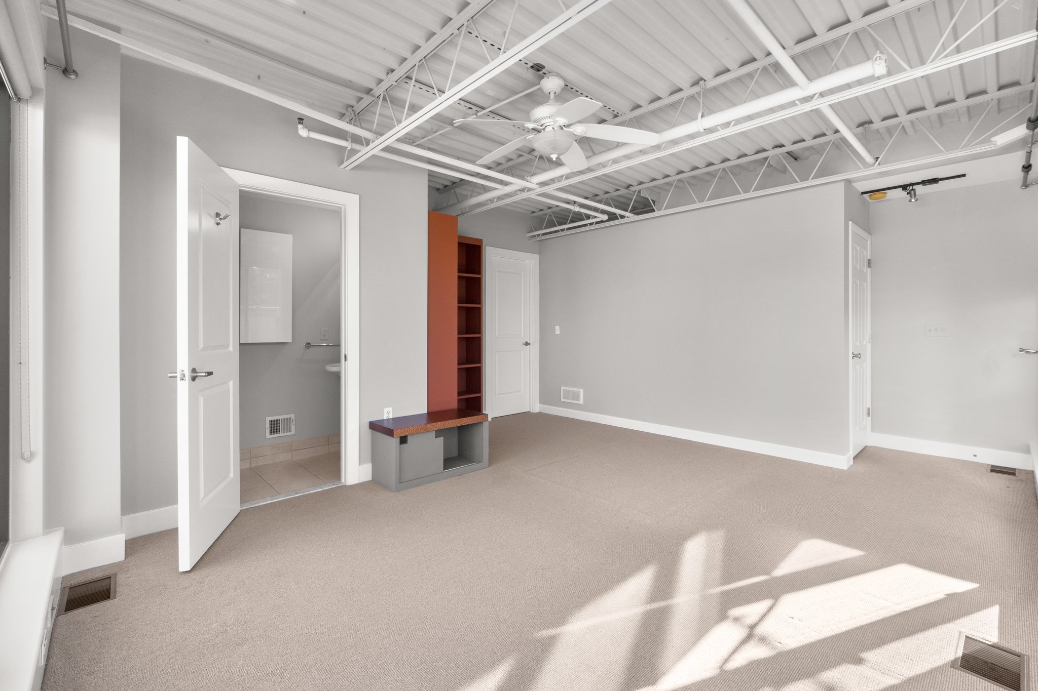 28. 2421 18th St NW.jpg