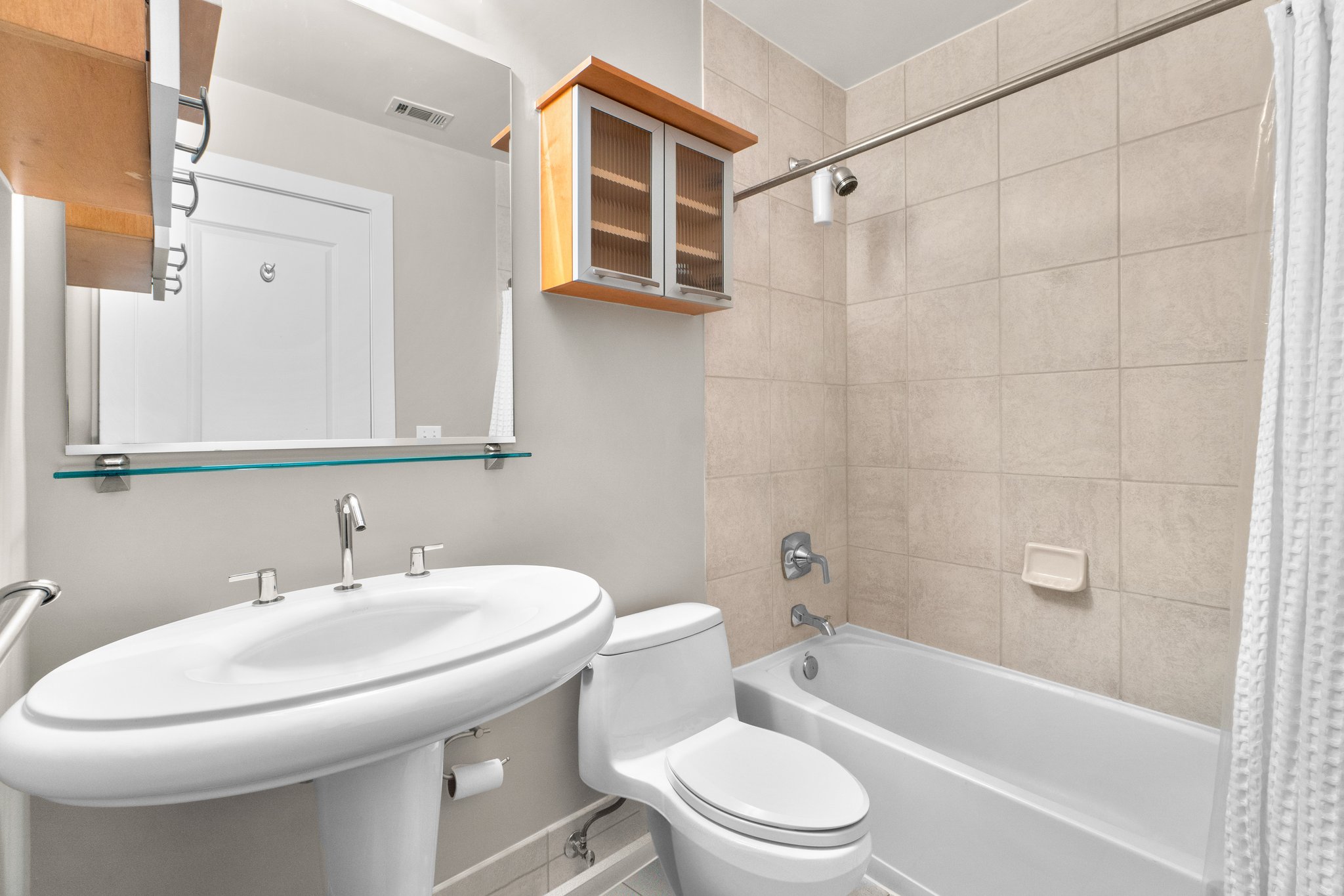 16. 2421 18th St NW.jpg
