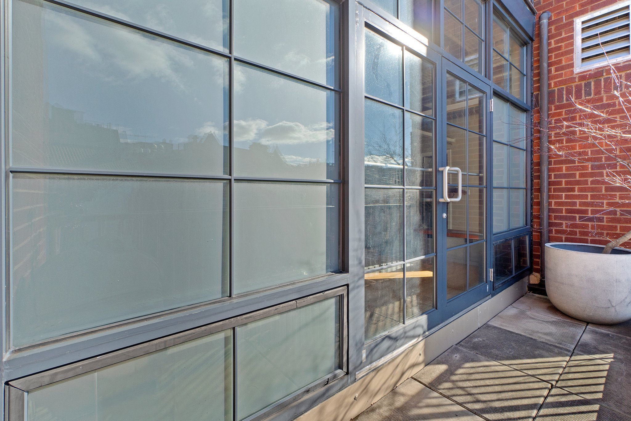 04. 2421 18th St NW.jpg