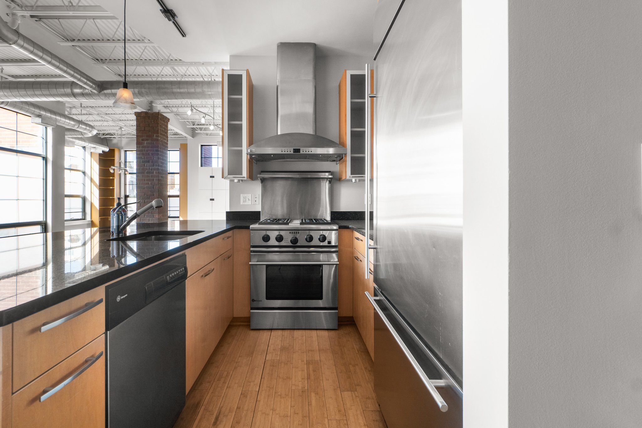 12. 2421 18th St NW.jpg