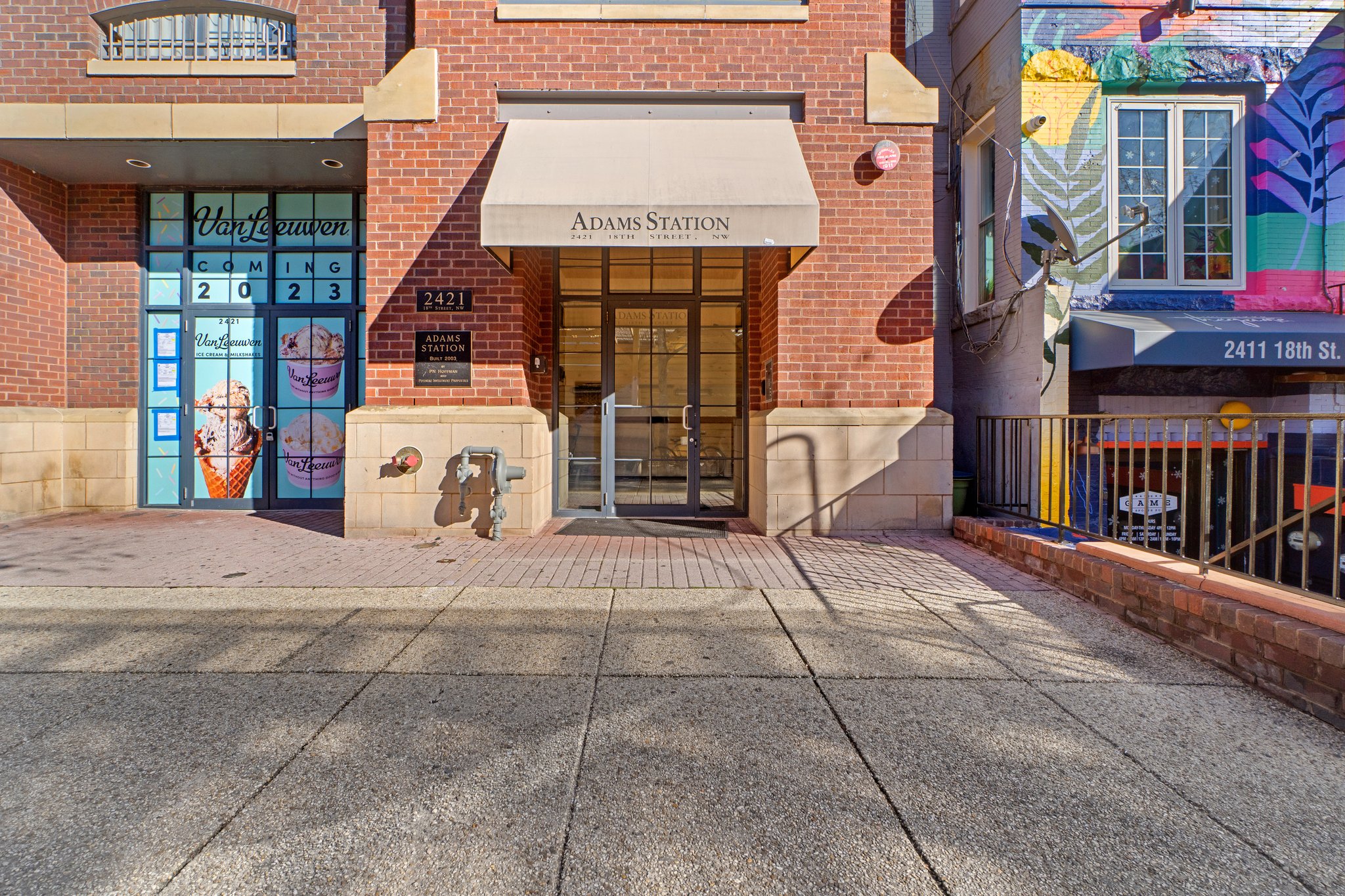 03. 2421 18th St NW.jpg