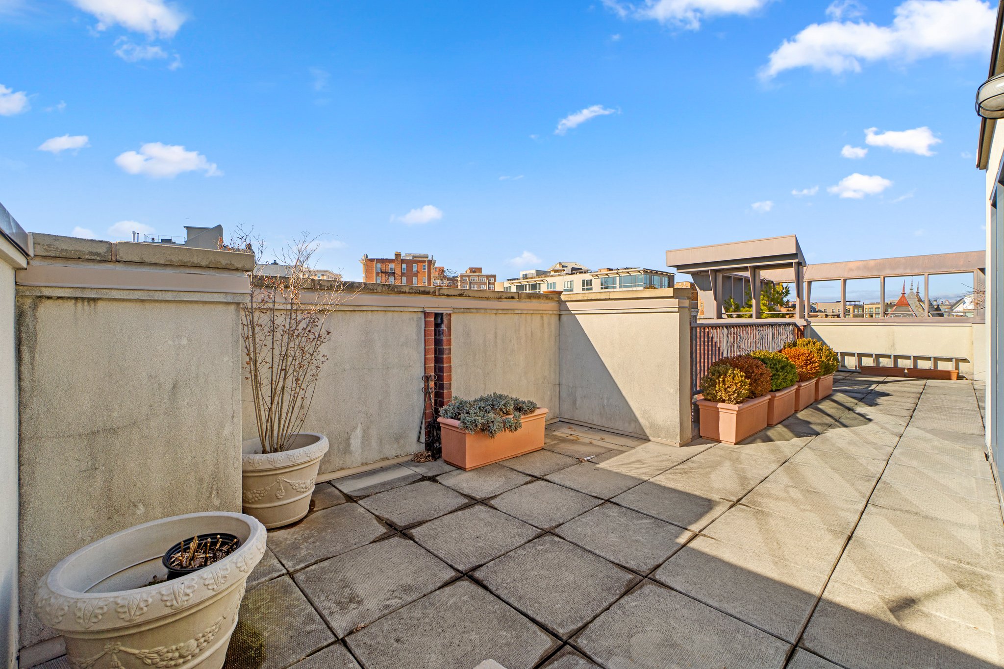 32. 2421 18th St NW.jpg