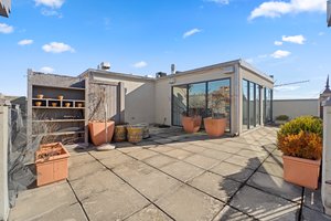 33. 2421 18th St NW.jpg