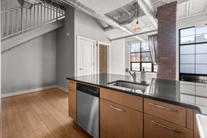 11. 2421 18th St NW.jpg