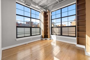 19. 2421 18th St NW.jpg
