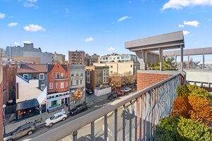 35. 2421 18th St NW.jpg