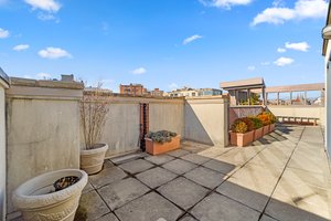 32. 2421 18th St NW.jpg
