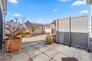 34. 2421 18th St NW.jpg