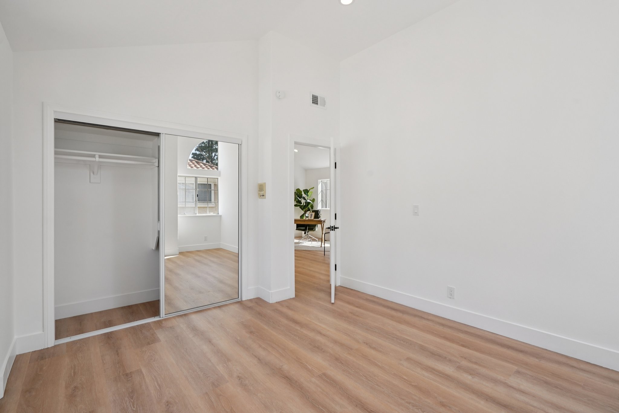 Clark Ln B-S0804-024.jpg