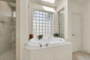 Jetted Soaking Tub