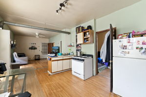  Photo 33