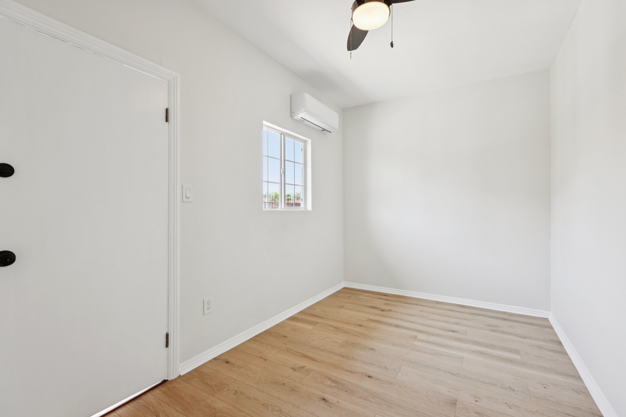- 2422 E 115th St-1306-012.jpg