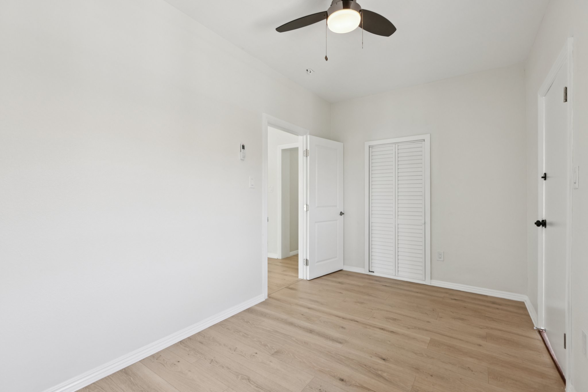 - 2422 E 115th St-1306-013.jpg
