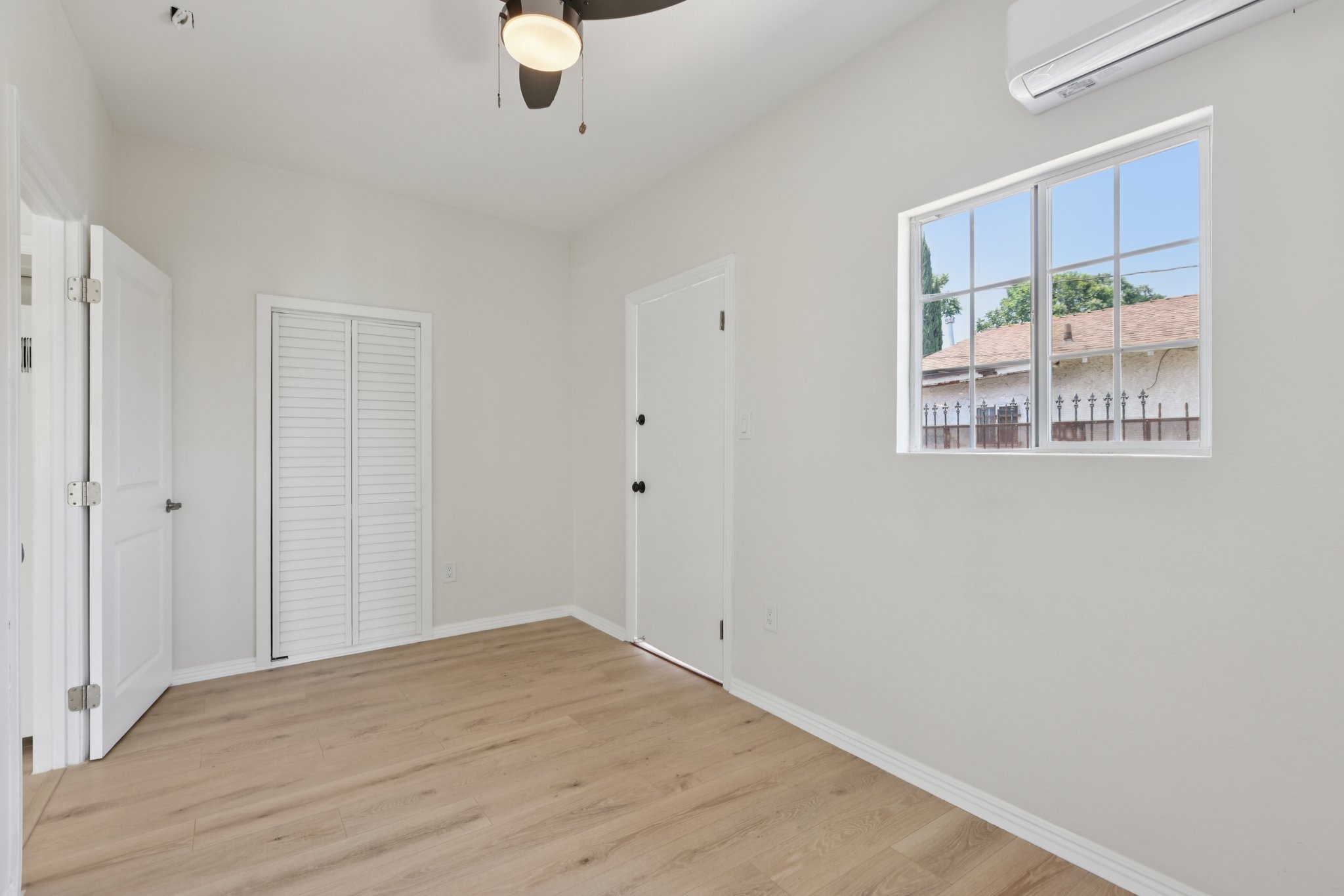 - 2422 E 115th St-1306-014.jpg