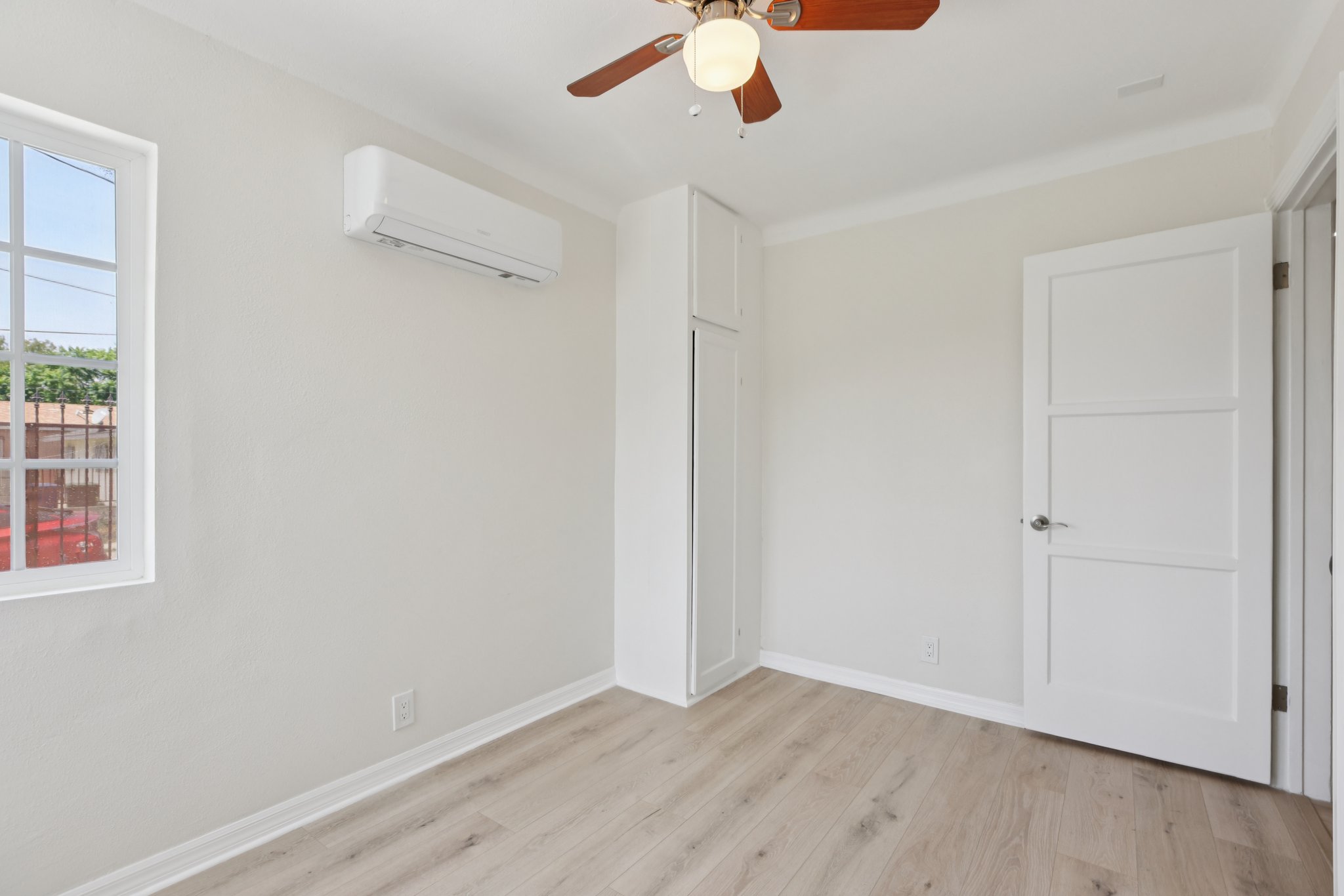 - 2422 E 115th St-1306-017.jpg