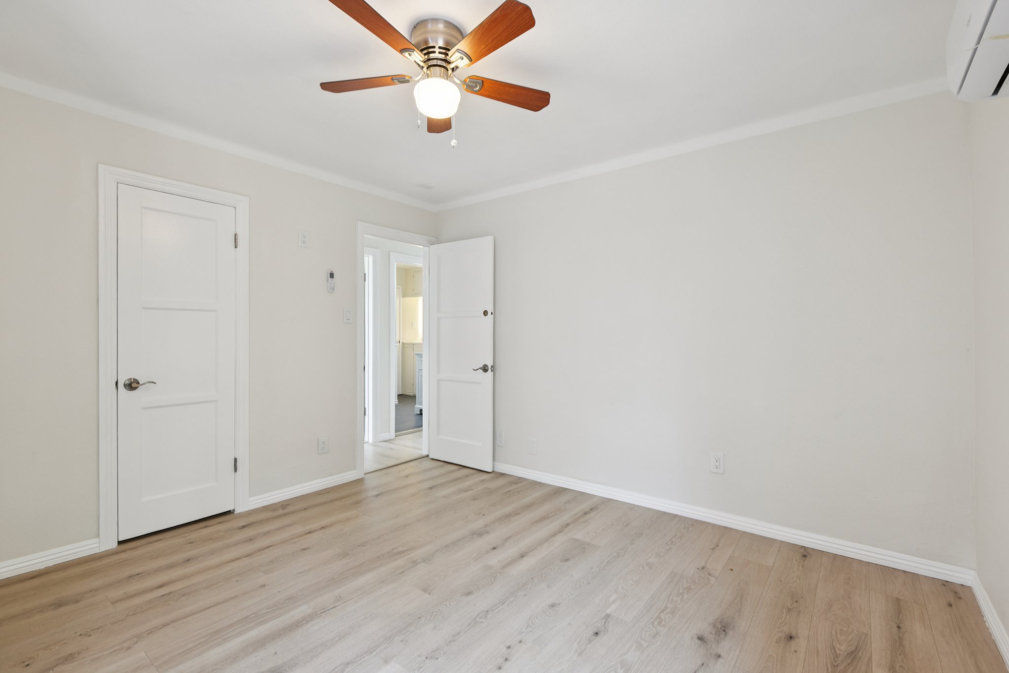 - 2422 E 115th St-1306-021.jpg