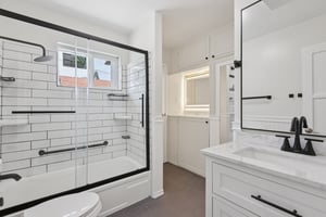 - 2422 E 115th St-1306-015.jpg