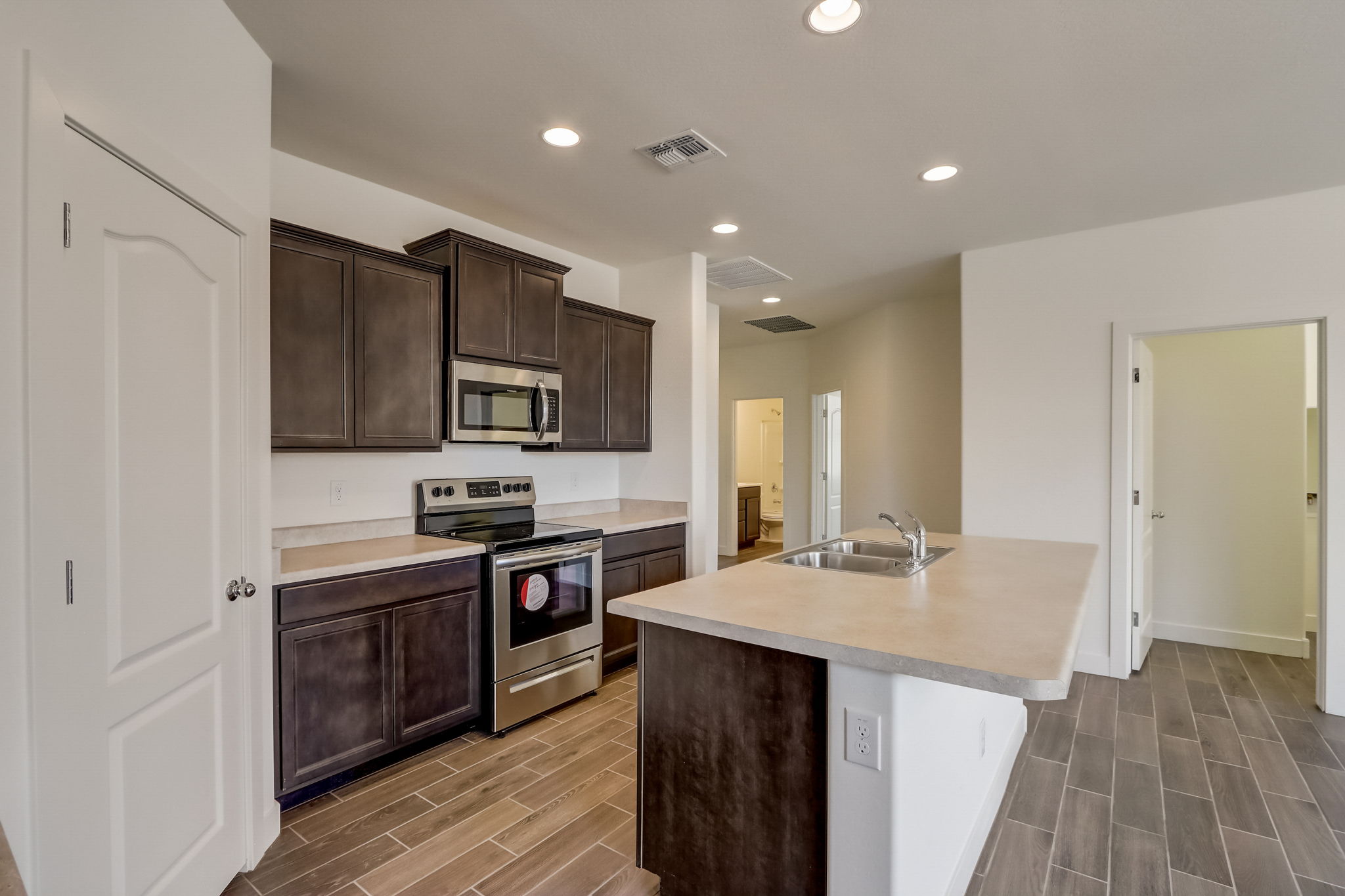 W Gross Ave-015