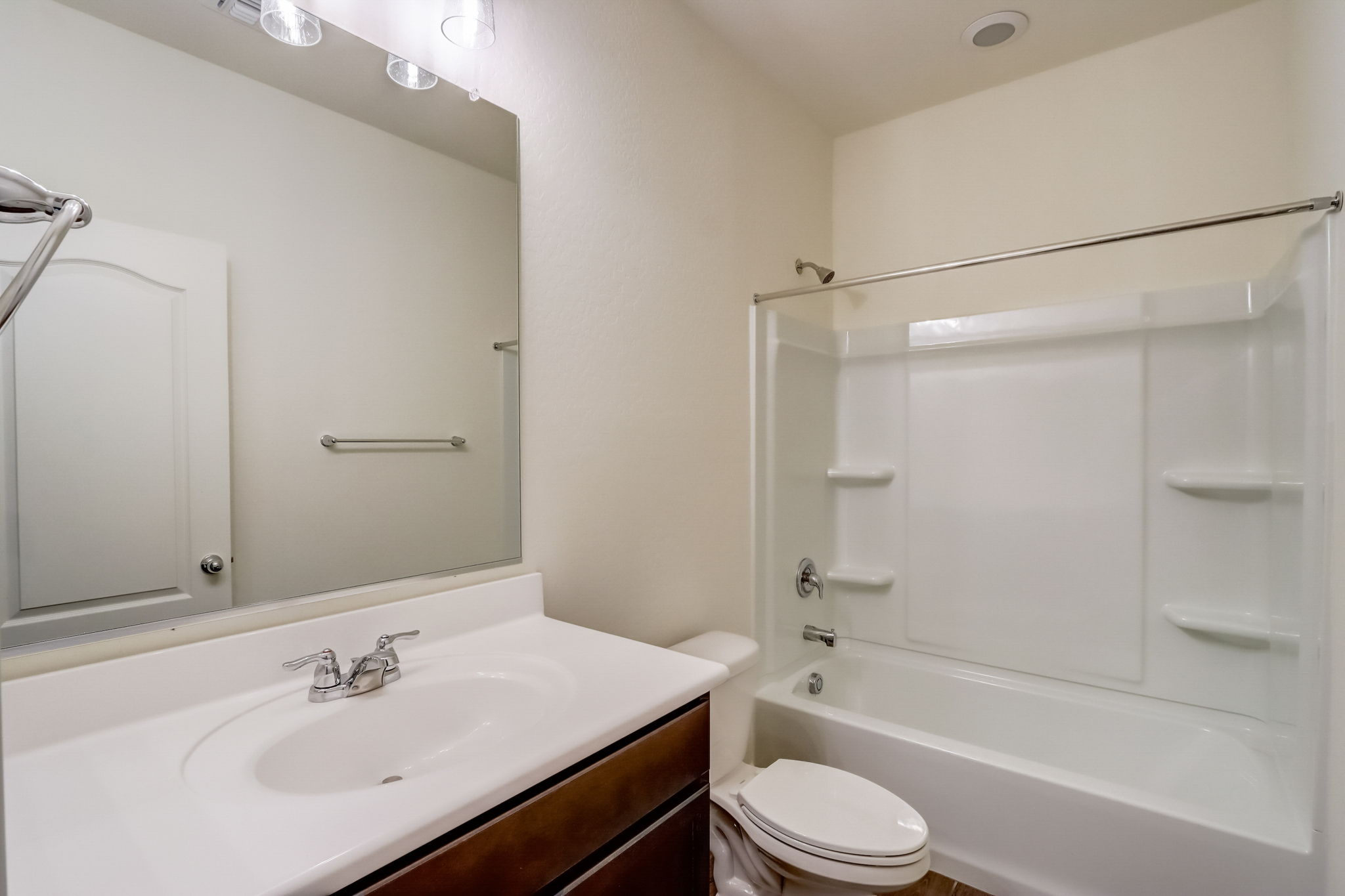 W Gross Ave-027