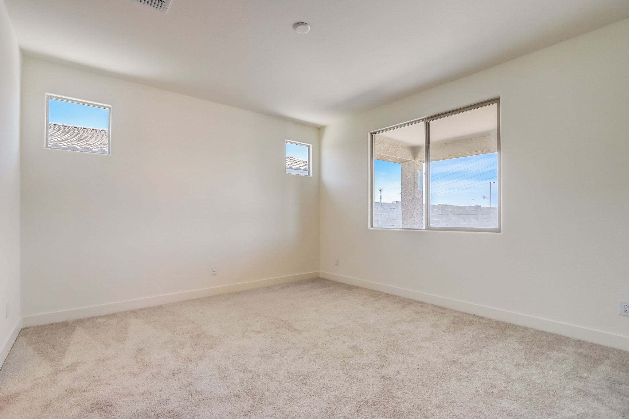W Gross Ave-018