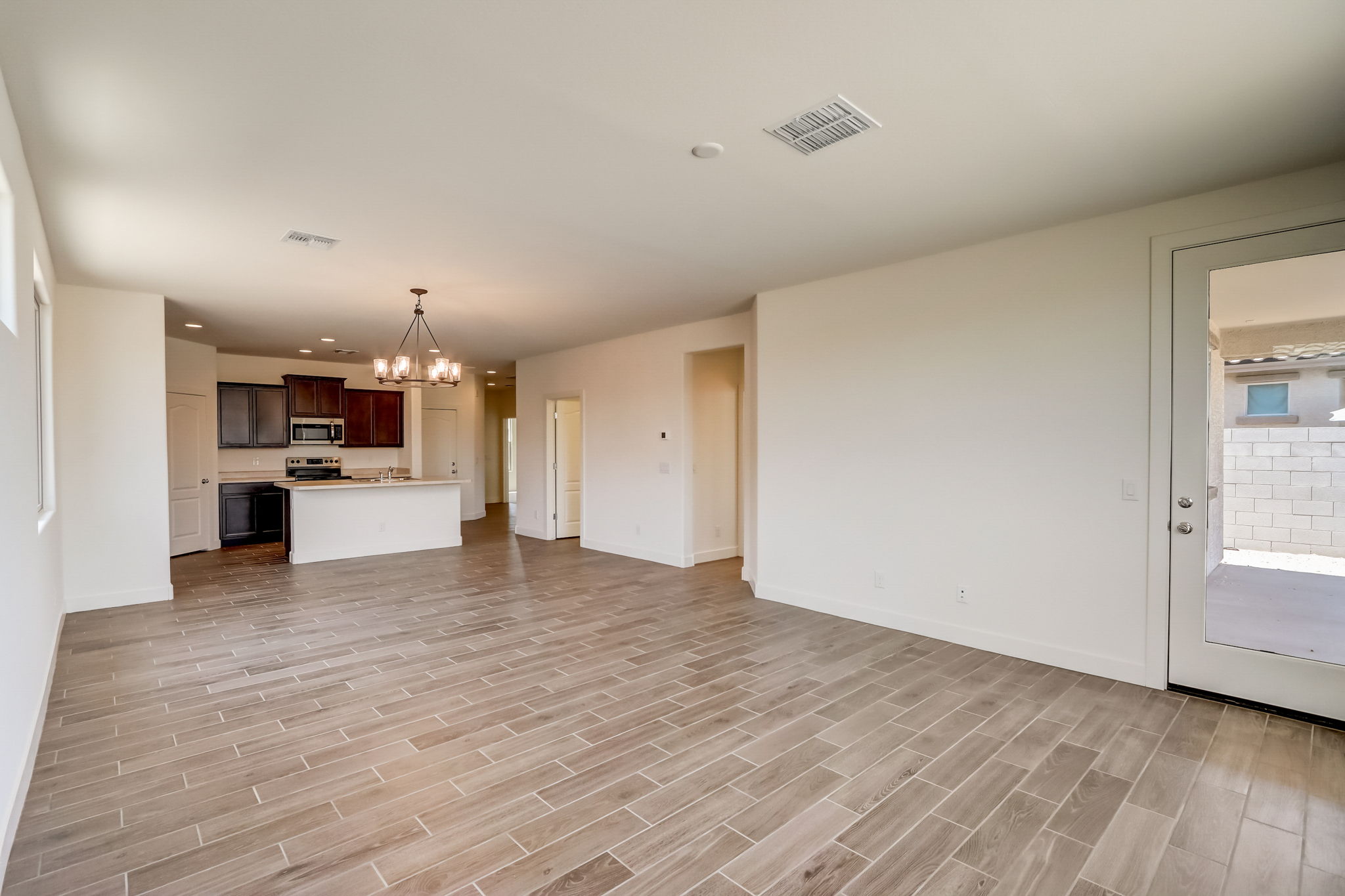 W Gross Ave-010
