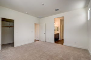 W Gross Ave-020