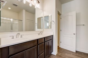 W Gross Ave-021