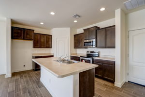 W Gross Ave-016