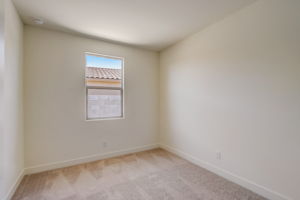 W Gross Ave-025