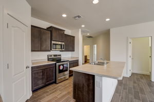 W Gross Ave-015