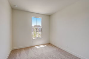 W Gross Ave-028